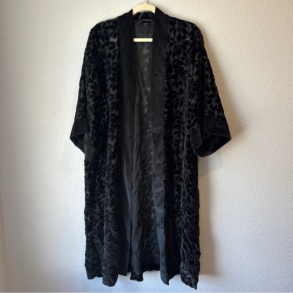 Victoria’s Secret Floral Appliqué Kimono Sz M/L - Picture 2 of 5